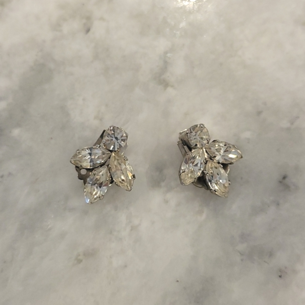 Vintage rhinestone clip on earrings